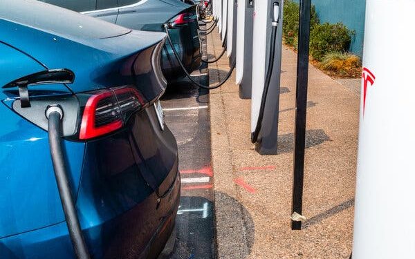 Elon Musk’s Twitter Bid Has Shaked Tesla