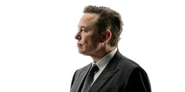 How Many Shares of Twitter Does Elon Musk Own?