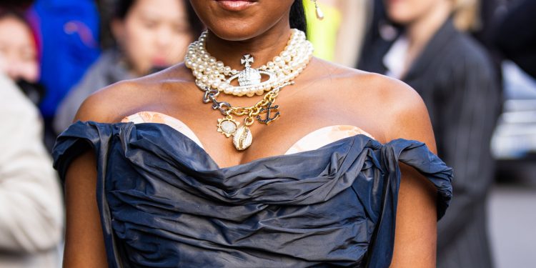 How to Wear a TikTok Necklace