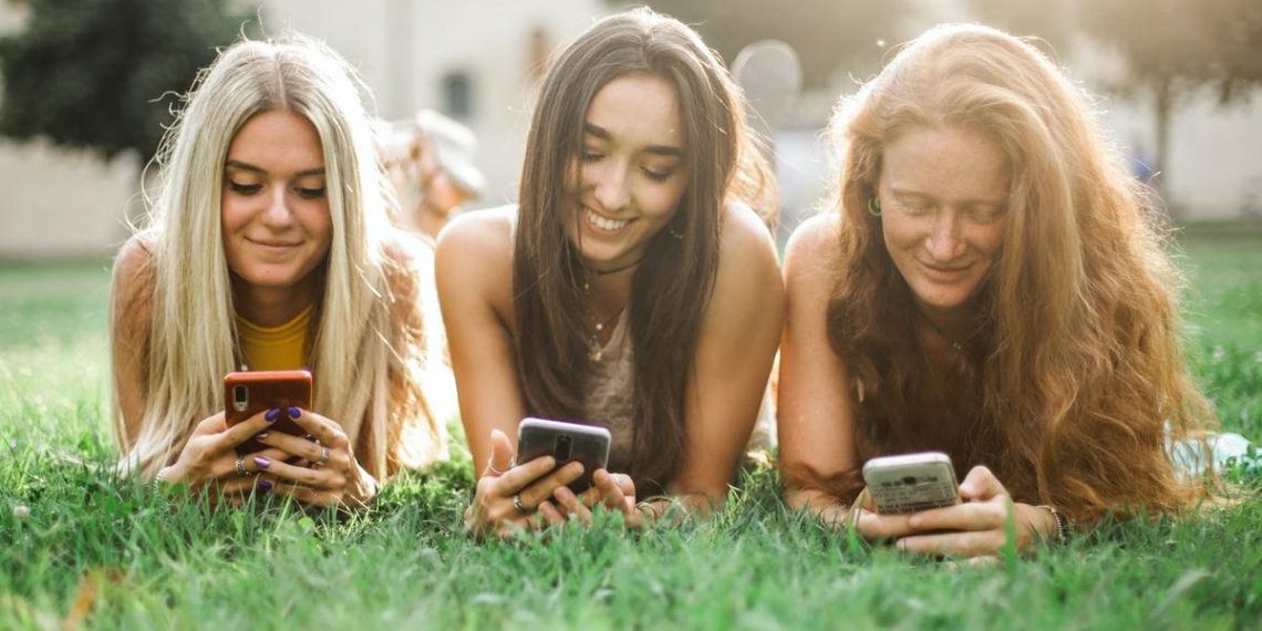 Is MeWe a Good Alternative to Facebook?