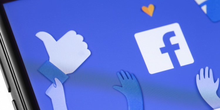 Is it Better to Have a Group or a Page on Facebook?