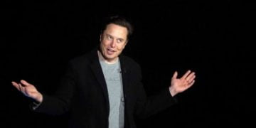 Should Tesla CEO Elon Musk Take Twitter Private?