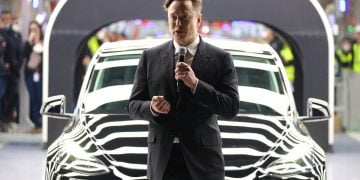 Tesla Motors CEO Elon Musk Buys 9.1 Percent of Twitter