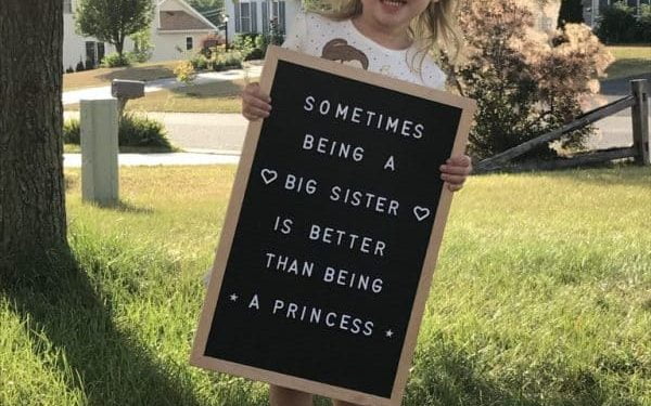 What Do You Write on a Baby Announcement on Facebook?