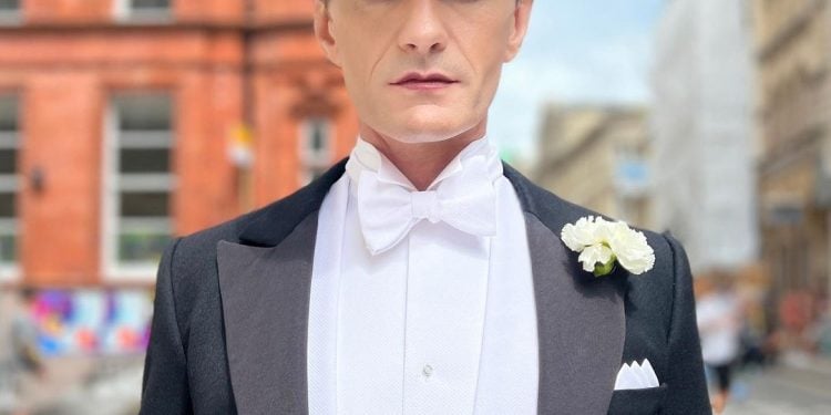 Who is Following Who on Dr Who Twitter?