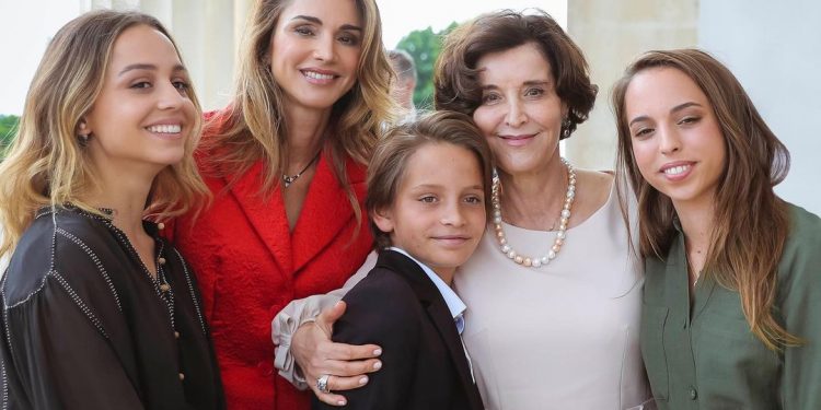 Who is the Queen of Instagram in 2022?